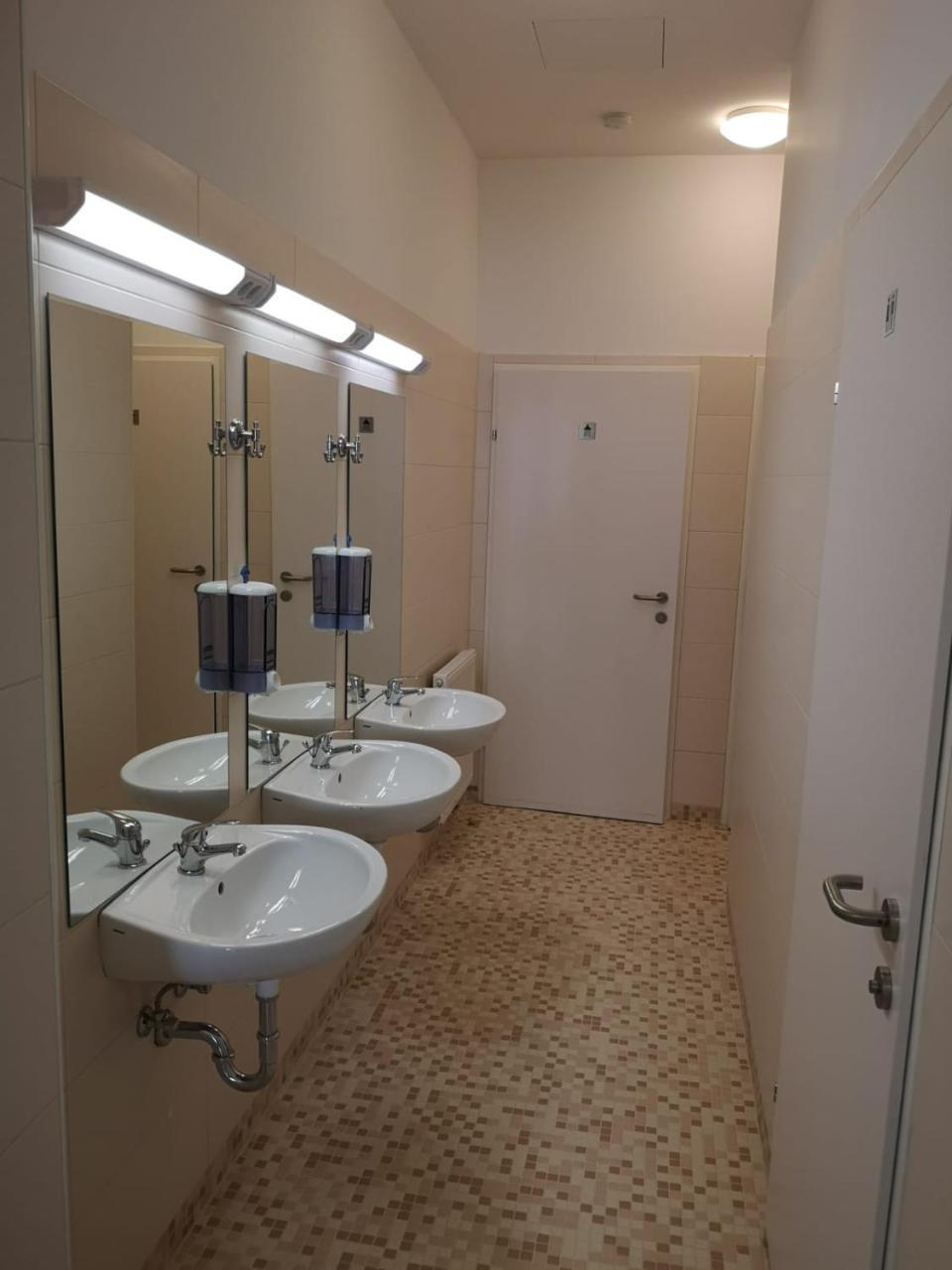 Ch-Hostel Відень Екстер'єр фото